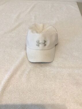 Under Armour Light Gray Logo Baseball Cap